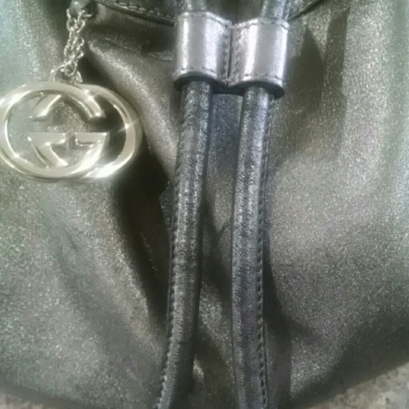Gucci Metallic drawstring handbag - Picture 7 of 7